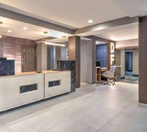 La Quinta Inn & Suites DFW Airport North Lobby