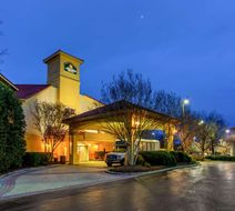 La Quinta Inn & Stes Raleigh Durham Arpt Exterior