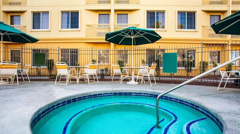 <b>La Quinta Inn & Suites Tucson Airport Pool</b>. Images powered by <a href="https://iceportal.shijigroup.com/" title="IcePortal" target="_blank">IcePortal</a>.