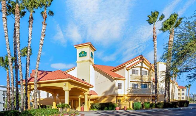 La Quinta Inn & Suites Tucson Airport Exterior