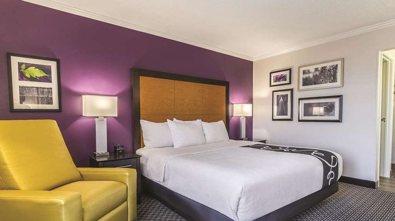 <b>La Quinta Inn & Stes Phoenix Scottsdale Suite</b>. Images powered by <a href="https://iceportal.shijigroup.com/" title="IcePortal" target="_blank">IcePortal</a>.