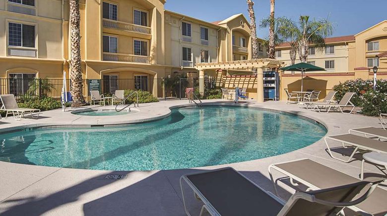 <b>La Quinta Inn & Stes Phoenix Scottsdale Pool</b>. Images powered by <a href="https://iceportal.shijigroup.com/" title="IcePortal" target="_blank">IcePortal</a>.