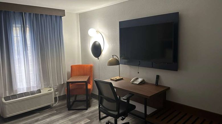 <b>La Quinta Inn & Stes Birmingham Homewood Room</b>. Images powered by <a href="https://iceportal.shijigroup.com/" title="IcePortal" target="_blank">IcePortal</a>.