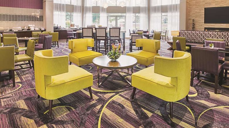 <b>La Quinta Inn & Suites Fort Worth North Lobby</b>. Images powered by <a href="https://iceportal.shijigroup.com/" title="IcePortal" target="_blank">IcePortal</a>.