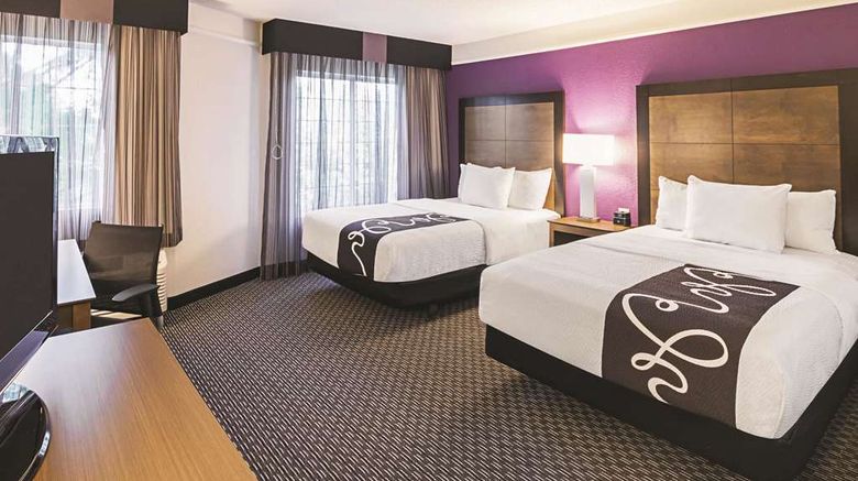 <b>La Quinta Inn & Suites Fort Worth North Room</b>. Images powered by <a href="https://iceportal.shijigroup.com/" title="IcePortal" target="_blank">IcePortal</a>.