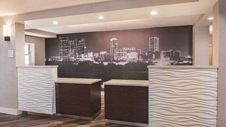 La Quinta Inn & Suites Fort Worth North Lobby