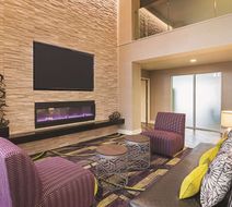 La Quinta Inn & Suites Fort Worth North Lobby