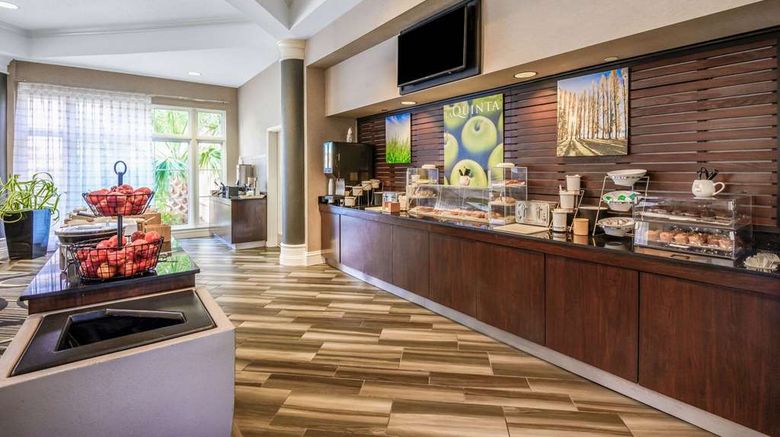 <b>La Quinta Inn & Suites Broadway Area Restaurant</b>. Images powered by <a href="https://iceportal.shijigroup.com/" title="IcePortal" target="_blank">IcePortal</a>.