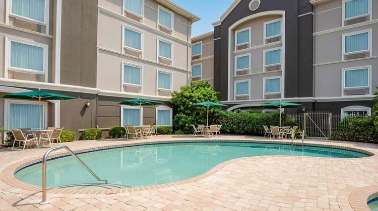 La Quinta Inn & Suites Broadway Area Pool