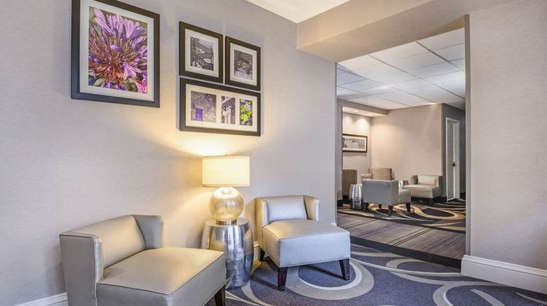 <b>La Quinta Inn & Suites Broadway Area Lobby</b>. Images powered by <a href="https://iceportal.shijigroup.com/" title="IcePortal" target="_blank">IcePortal</a>.