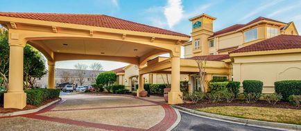 La Quinta Inn & Suites Broadway Area Exterior