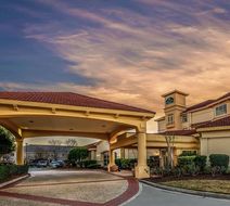 La Quinta Inn & Suites Broadway Area Exterior