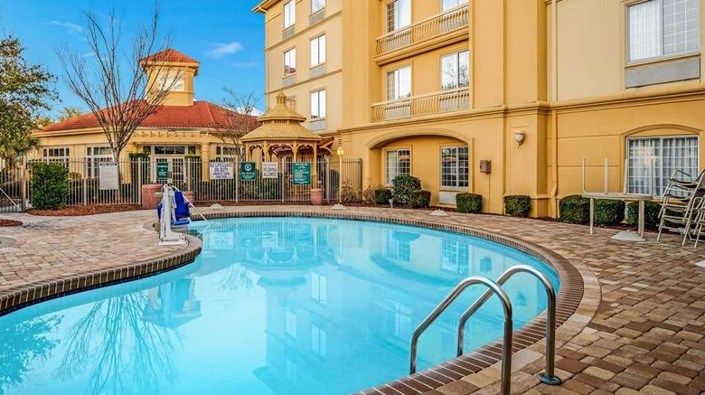 <b>La Quinta Inn & Suites Broadway Area Pool</b>. Images powered by <a href="https://iceportal.shijigroup.com/" title="IcePortal" target="_blank">IcePortal</a>.