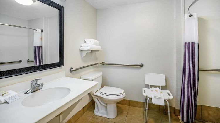La Quinta Inn & Suites Broadway Area Room