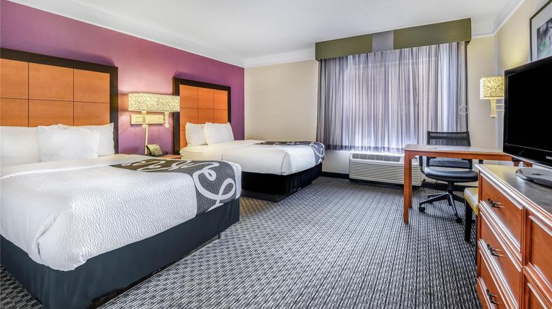 <b>La Quinta Inn & Suites Broadway Area Room</b>. Images powered by <a href="https://iceportal.shijigroup.com/" title="IcePortal" target="_blank">IcePortal</a>.