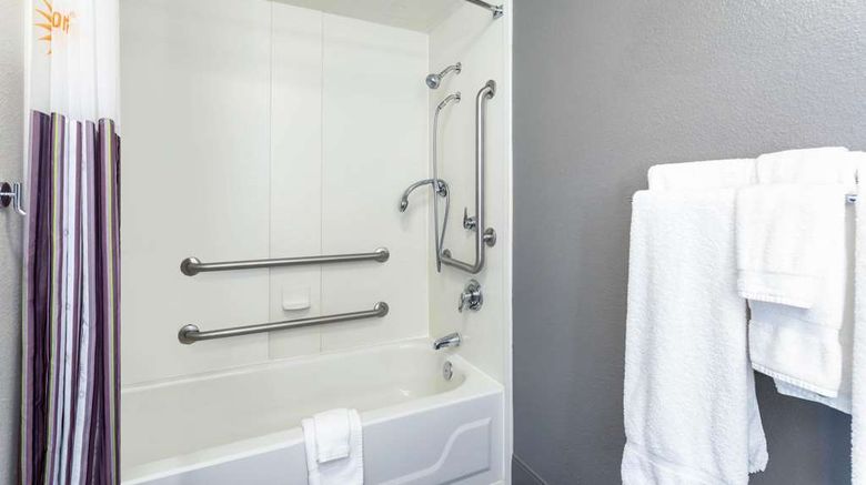 <b>La Quinta Inn & Stes Denver Louisville Room</b>. Images powered by <a href="https://iceportal.shijigroup.com/" title="IcePortal" target="_blank">IcePortal</a>.