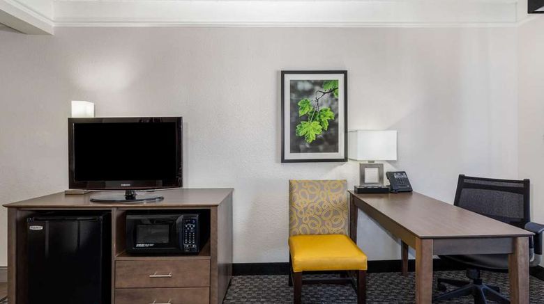 <b>La Quinta Inn & Stes Denver Louisville Room</b>. Images powered by <a href="https://iceportal.shijigroup.com/" title="IcePortal" target="_blank">IcePortal</a>.
