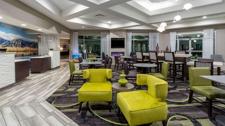<b>La Quinta Inn & Stes Denver Louisville Lobby</b>. Images powered by <a href="https://iceportal.shijigroup.com/" title="IcePortal" target="_blank">IcePortal</a>.