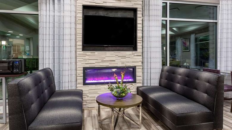 <b>La Quinta Inn & Stes Denver Louisville Lobby</b>. Images powered by <a href="https://iceportal.shijigroup.com/" title="IcePortal" target="_blank">IcePortal</a>.
