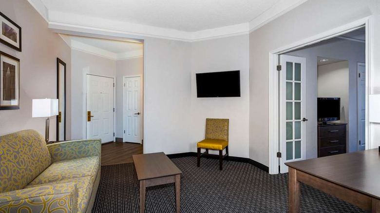 <b>La Quinta Inn & Stes Denver Louisville Suite</b>. Images powered by <a href="https://iceportal.shijigroup.com/" title="IcePortal" target="_blank">IcePortal</a>.