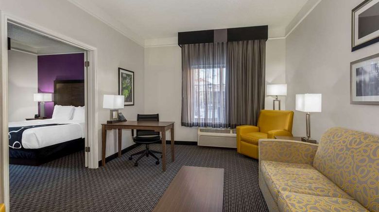 <b>La Quinta Inn & Stes Denver Louisville Suite</b>. Images powered by <a href="https://iceportal.shijigroup.com/" title="IcePortal" target="_blank">IcePortal</a>.