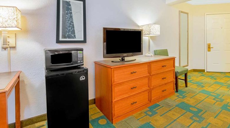 <b>La Quinta Inn & Suites Sherman Room</b>. Images powered by <a href="https://iceportal.shijigroup.com/" title="IcePortal" target="_blank">IcePortal</a>.