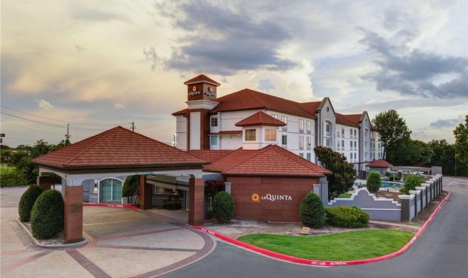 La Quinta Inn & Suites Sherman Exterior