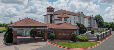 La Quinta Inn & Suites Sherman Exterior