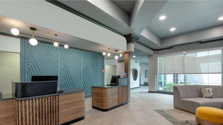 La Quinta Inn & Suites Sherman Lobby