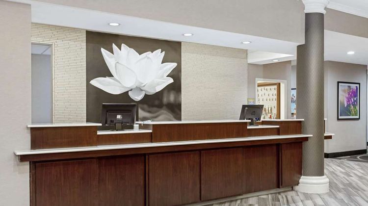 La Quinta Inn & Suites Hoover Lobby