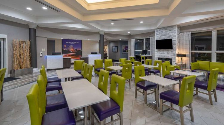 La Quinta Inn & Suites Hoover Lobby