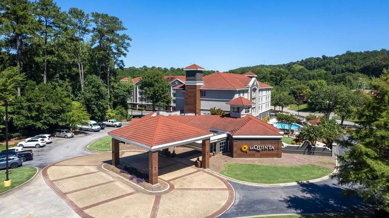 La Quinta Inn  and  Suites Hoover Exterior. Images powered by <a href="https://iceportal.shijigroup.com" target="_blank" rel="noopener">Ice Portal</a>.