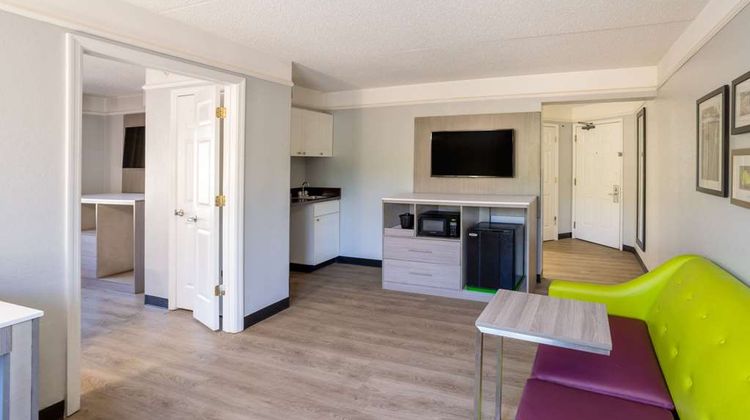 La Quinta Inn & Suites Hoover Suite