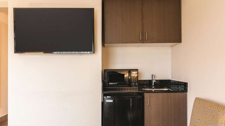 <b>La Quinta Inn & Stes Shreveport Airport Suite</b>. Images powered by <a href="https://iceportal.shijigroup.com/" title="IcePortal" target="_blank">IcePortal</a>.