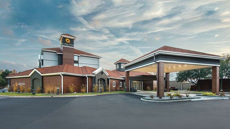 <b>La Quinta Inn & Stes Shreveport Airport Exterior</b>. Images powered by <a href="https://iceportal.shijigroup.com/" title="IcePortal" target="_blank">IcePortal</a>.