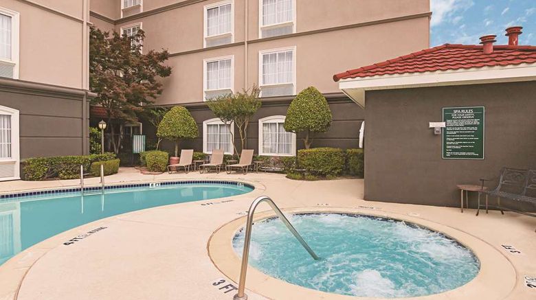 <b>La Quinta Inn & Stes Fort Worth SW Pool</b>. Images powered by <a href="https://iceportal.shijigroup.com/" title="IcePortal" target="_blank">IcePortal</a>.