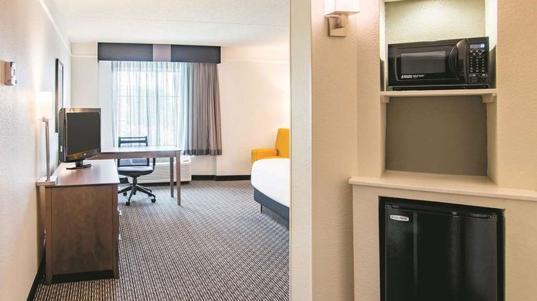 <b>La Quinta Inn & Stes Fort Worth SW Room</b>. Images powered by <a href="https://iceportal.shijigroup.com/" title="IcePortal" target="_blank">IcePortal</a>.