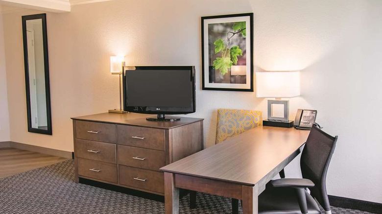 <b>La Quinta Inn & Stes Fort Worth SW Room</b>. Images powered by <a href="https://iceportal.shijigroup.com/" title="IcePortal" target="_blank">IcePortal</a>.