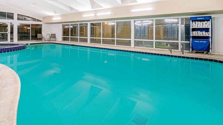 <b>La Quinta Inn & Suites Airport Pool</b>. Images powered by <a href="https://iceportal.shijigroup.com/" title="IcePortal" target="_blank">IcePortal</a>.