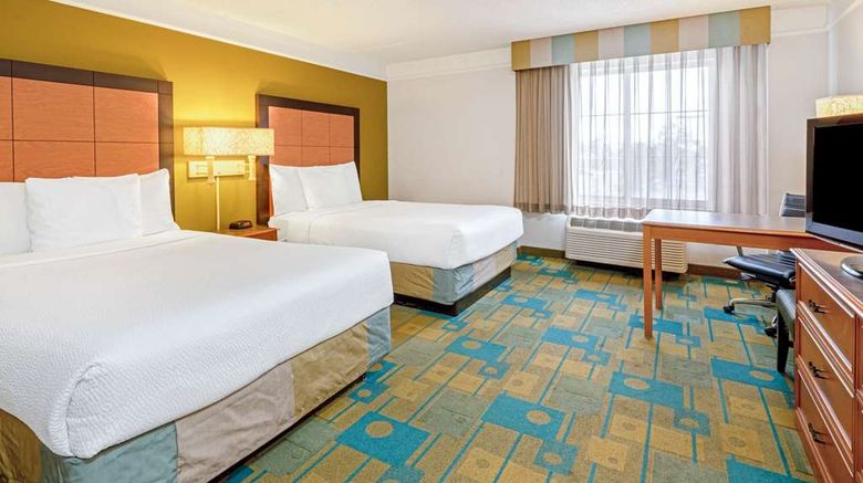<b>La Quinta Inn & Suites Airport Room</b>. Images powered by <a href="https://iceportal.shijigroup.com/" title="IcePortal" target="_blank">IcePortal</a>.
