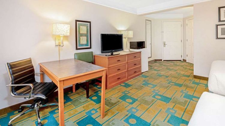 La Quinta Inn & Suites Airport Room