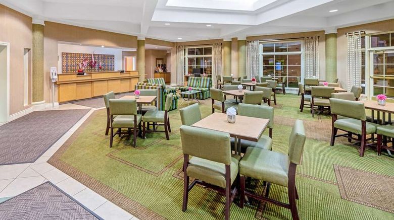 <b>La Quinta Inn & Suites Airport Lobby</b>. Images powered by <a href="https://iceportal.shijigroup.com/" title="IcePortal" target="_blank">IcePortal</a>.