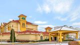 La Quinta Inn & Suites Airport Exterior