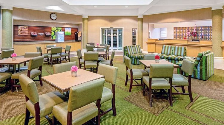 La Quinta Inn & Suites Airport Lobby