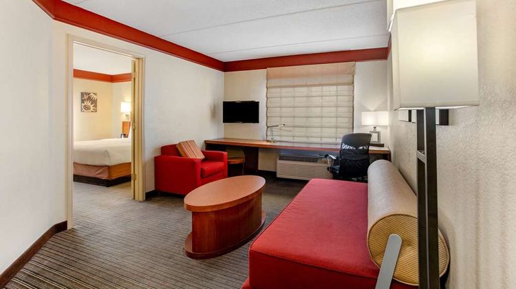 La Quinta Inn & Suites Raleigh Crabtree Suite
