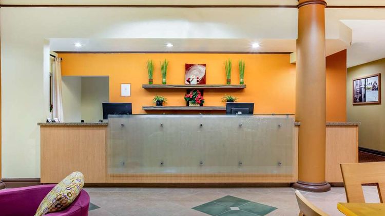 La Quinta Inn & Suites Raleigh Crabtree Lobby