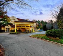La Quinta Inn & Suites Raleigh Crabtree Exterior