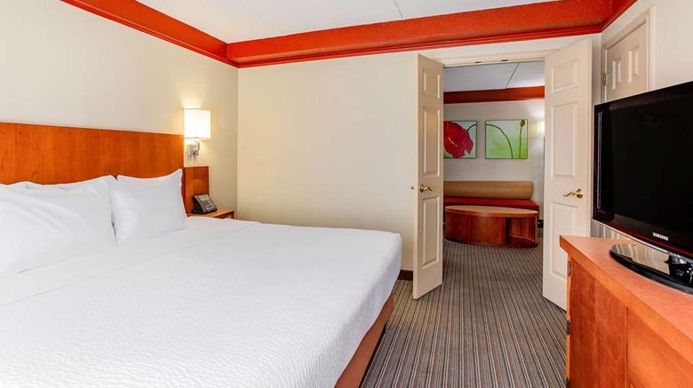 <b>La Quinta Inn & Suites Raleigh Crabtree Suite</b>. Images powered by <a href="https://iceportal.shijigroup.com/" title="IcePortal" target="_blank">IcePortal</a>.