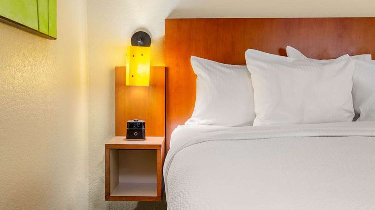 La Quinta Inn & Suites Raleigh Crabtree Room