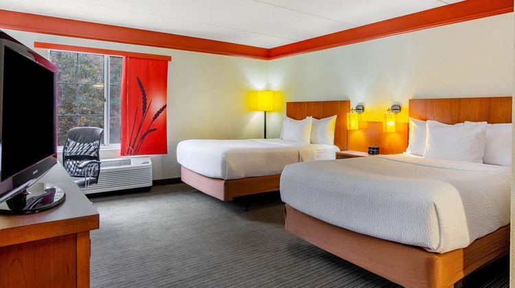 La Quinta Inn & Suites Raleigh Crabtree Room